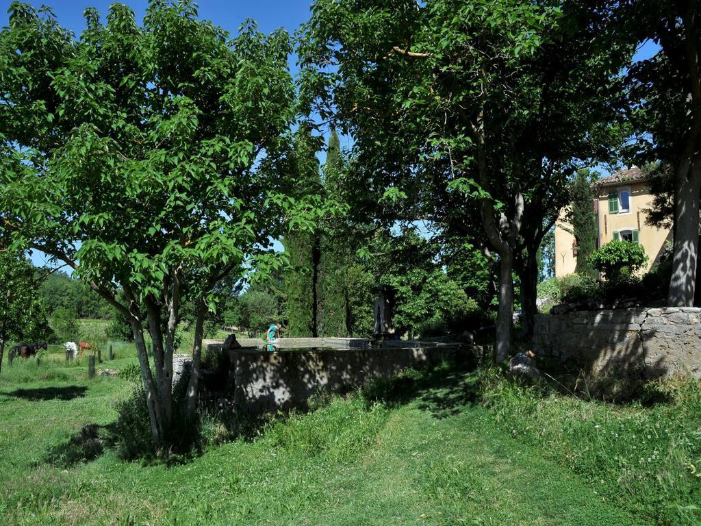 Une Campagne En Provence Bras المظهر الخارجي الصورة