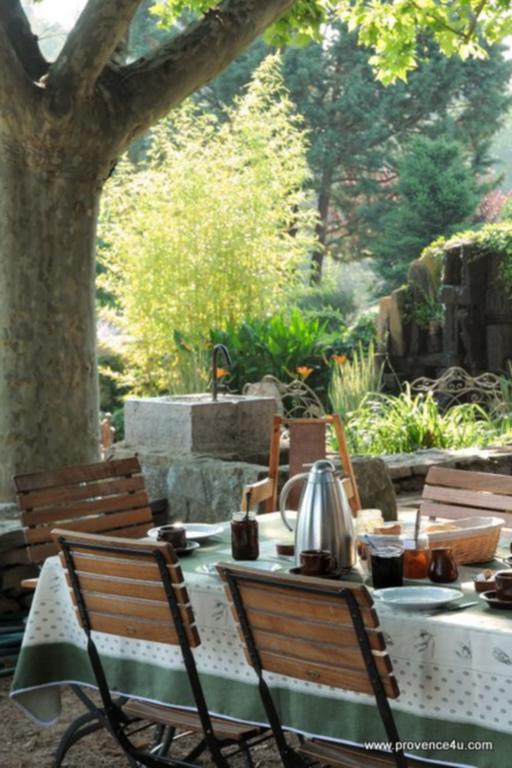 Une Campagne En Provence Bras المظهر الخارجي الصورة